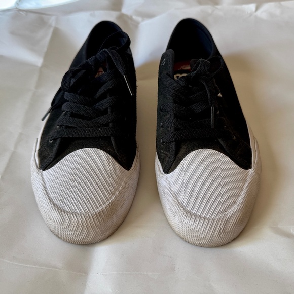 DC Black Suede Manual RT S- Men 10.5- This shoe is built to skate. - Picture 1 of 7